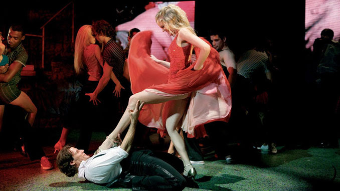 Сцена из мюзикла “Грязные танцы”. Фото - “Broadway in Chicago”