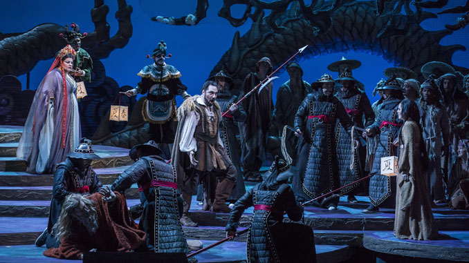 Сцена из оперы “Турандот”. Фото – Тодд Розенберг