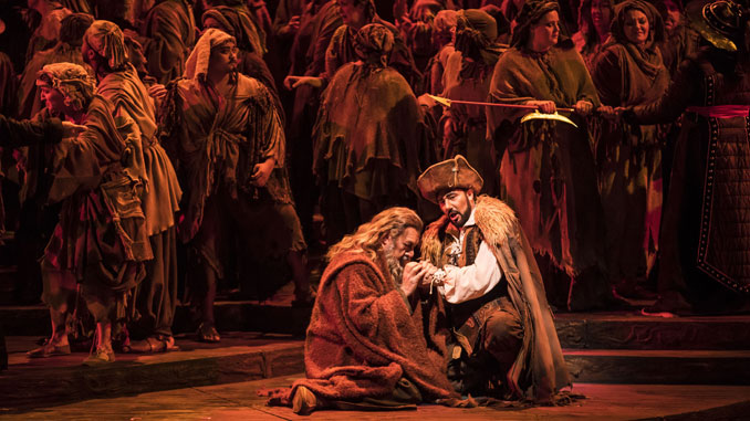 Сцена из оперы “Турандот”. Фото – Тодд Розенберг