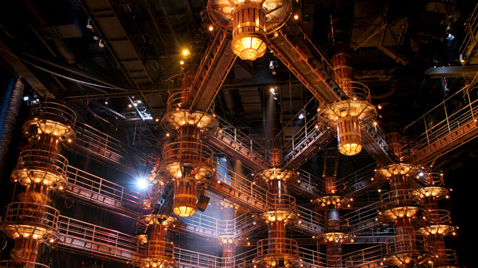 Театр “KÀ”. Фото - Cirque Du Soleil