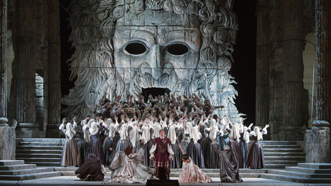 Сцена из спектакля “Идоменей” Метрополитен-опера. Фото – Марти Шол