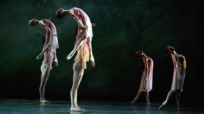 Сцена из балета ”Увядающие листья”. Фото – Розали О’Коннор