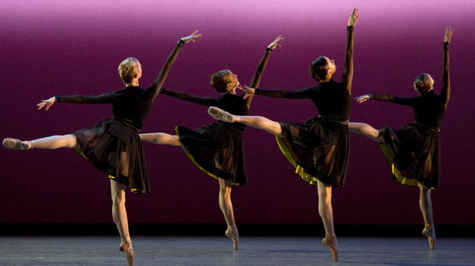 Сцена из балета “Тринадцать измерений”. Фото – Джин Скьявоне