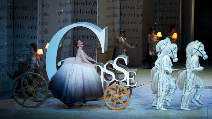 Сцена из спектакля “Золушка”. Фото - Bill Cooper (Royal Opera House)