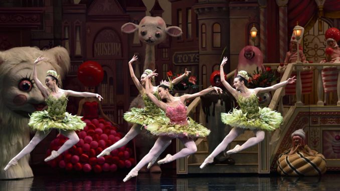 Сцена из балета “Взбитые сливки” АБТ. Фото – Джин Скиавоне