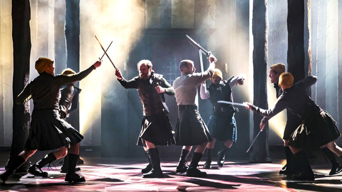 Сцена из спектакля “Macbeth” (Chicago Shakespeare Theater). Фото – Лиз Лоурен