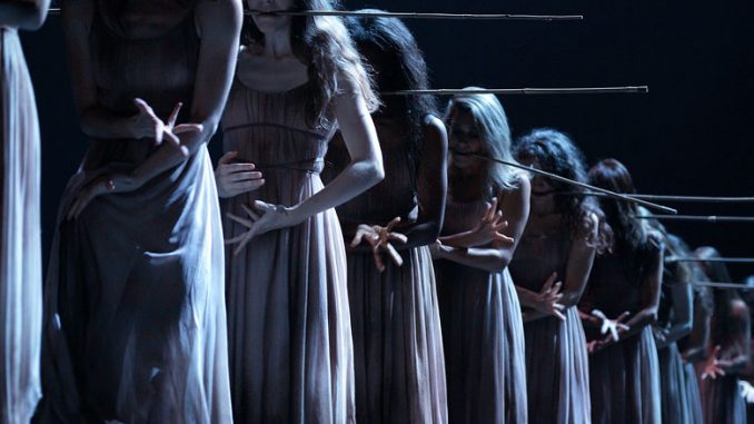 Сцена из спектакля “Жизель” Английского национального балета. Фото - Лорен Литардо