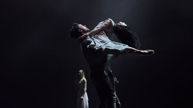 Тамара Рохо и Джеймс Стритер в спектакле “Жизель” Английского национального балета. Фото - Лорен Литардо
