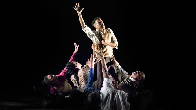 Сцена из балета “Lazarus”. Фото - Пол Колник