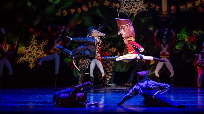 Сцена из балета “Щелкунчик“. Фото – Шерил Манн