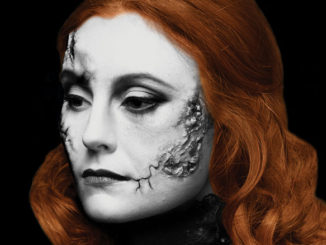 Корделия Дьюдни - Мэри Шелли в спектакле “Франкенштейн...“. Фото - Шон Уильямс