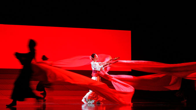 Сцена из спектакля “Мадам Баттерфляй”. Фото - Кен Ховард/Metropolitan Opera