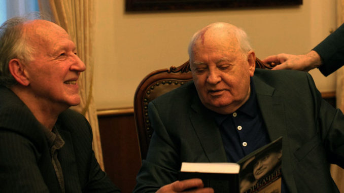 Кадр из фильма “Знакомьтесь, Горбачев”. Фото предоставлено пресс-службой кинотеатра “Music Box”