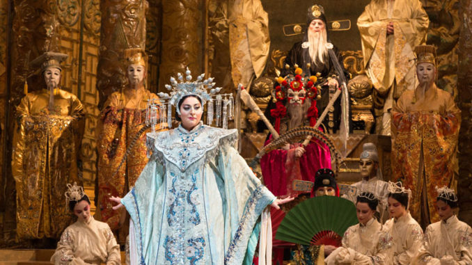 Кристина Герке в спектакле “Турандот”. Фото - Марти Сол/Metropolitan Opera