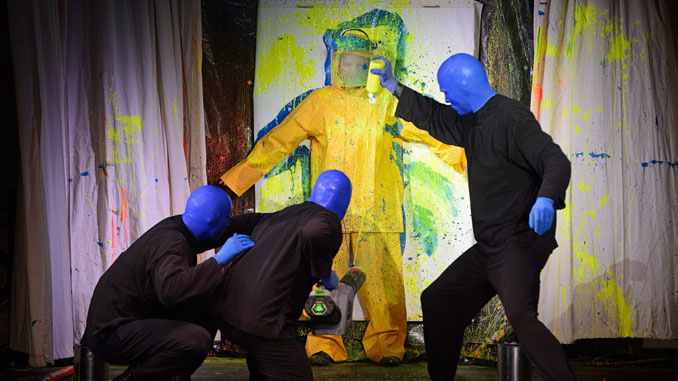 Сцена из шоу Blue Man Group. Фото - Дэниэль Божарски