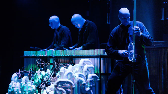 Сцена из шоу Blue Man Group. Фото - Дэниэль Божарски