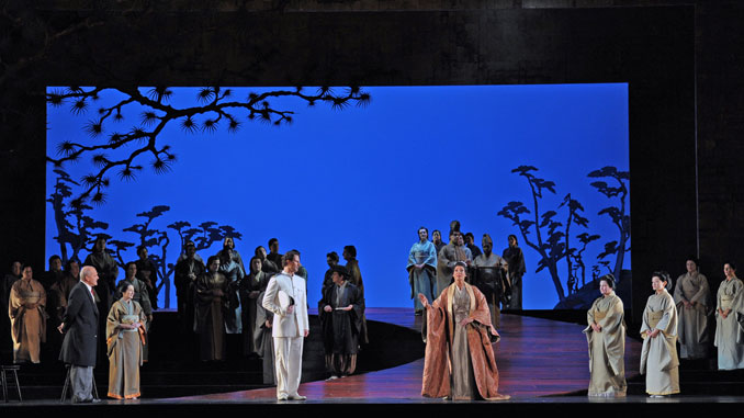 Сцена из спектакля “Мадам Баттерфляй”, Лирик-опера, сезон 2013-14 годов. Фото - Дэн Рест