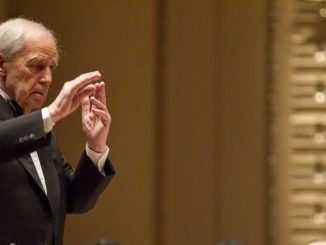 Пьер Булез дирижирует Чикагским симфоническим оркестром. Октябрь 2010 года. Фото - Тодд Розенберг
