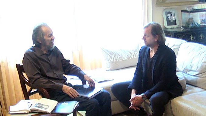 Роберт Берд (слева) беседует с Григорием Верховским во время съемок документального фильма канадских кинематографистов о "Сталкере" Тарковского.