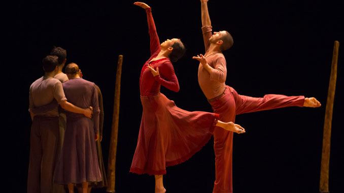 Сцена из балета “Jardí Tancat”. Фото - Тодд Розенберг