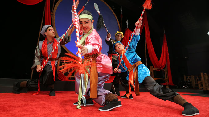 Сцена из спектакля “The Ballad of Mulan”. Фото - Northwestern Wirtz Center