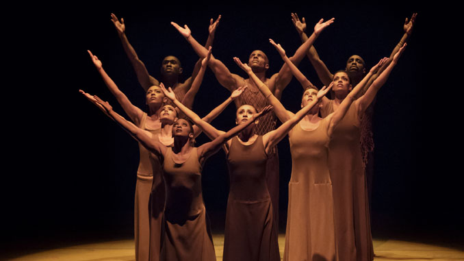 Сцена из композиции “Откровения”. Фото - Alvin Ailey American Dance Theater