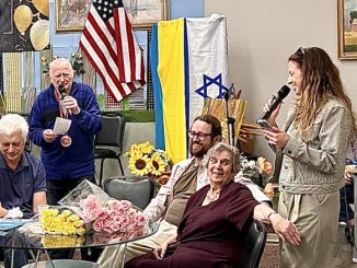 Только несколько дней после Еврейского нового года, Рош-а-Шаны, Владимир Хананаев праздновал свой 90-летний юбилей со своей семьей и со всем Центром. Желаем ему прекрасного начало нового 91-го года! Фото: Forever Young