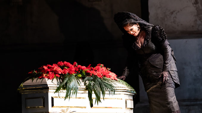 Рейчел Уиллис-Соренсен в спектакле “Дон Жуан” (Лирик-опера, сезон 2019-20 годов). Фото - Кайл Флубакер