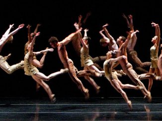 Сцена из спектакля Alonzo King LINES Ballet. Фото - Getty Images