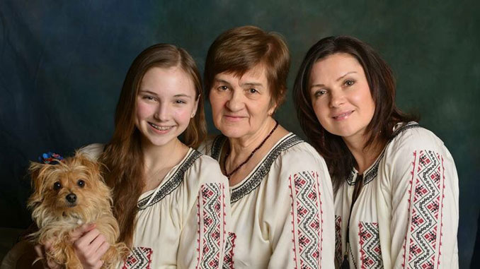 Посетительница Нина Лужанская с дочерью и внучкой. Фото: Н. Лужанская