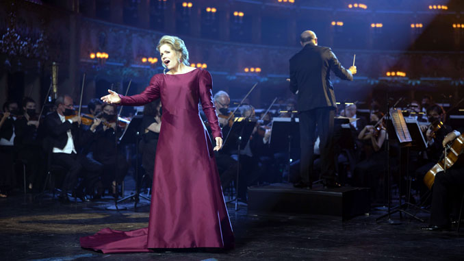 Кадр из фильма “Renée Fleming’s Cities that Sing: Paris”. Фото - сourtesy of IMAX® and Stage Access
