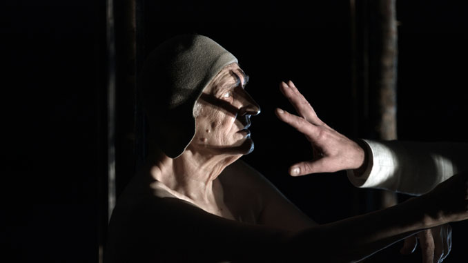 Игорь Ясулович в спектакле “Черный монах”. Фото - Stage Russia