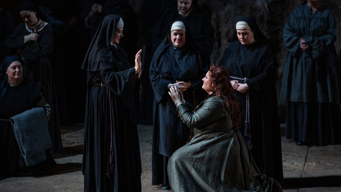 Тамара Уилсон в спектакле “Трубадур”. Лирик-опера, 14 ноября 2018 года. Фото - Lyric Opera of Chicago