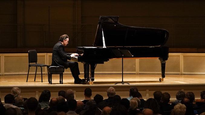 Играет Евгений Кисин (Чикаго, 14 мая 2023 года). Фото - Nuccio Di Nuzzo