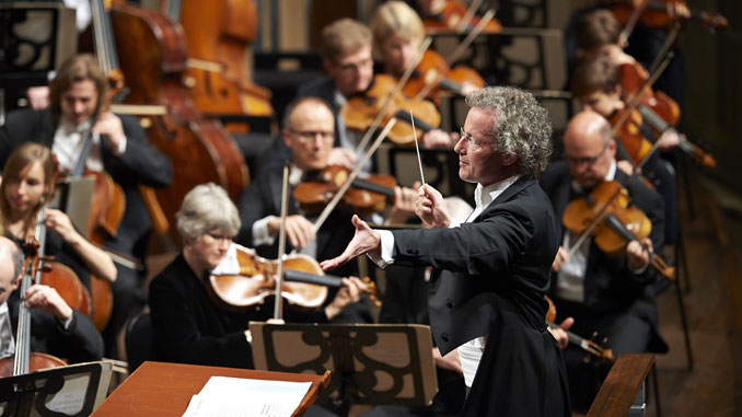 Дирижирует Франц Вельзер-Мест. Фото - Роджер Мастроянни