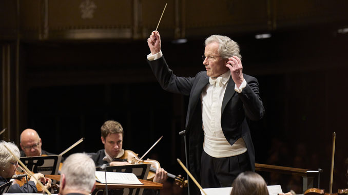 Дирижирует Франц Вельзер-Мест. Фото - Роджер Мастроянни