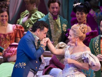 Сцена из спектакля “Травиата”. Фото - Марти Сол/Met Opera