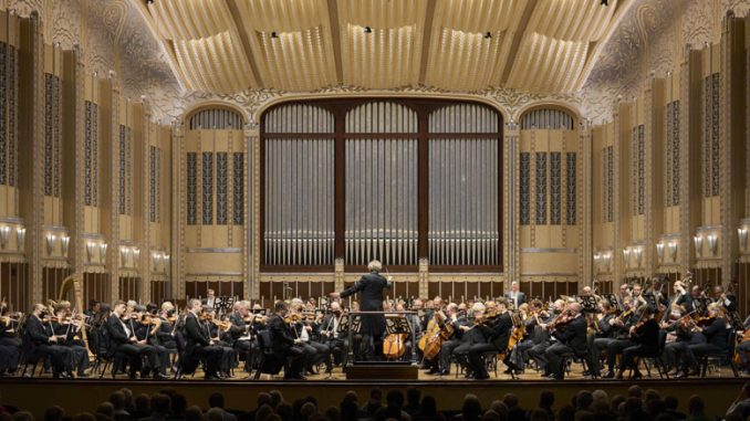 Кливлендский оркестр под управлением Ф.Вельзера-Места. . Фото - Роджер Мастроянни