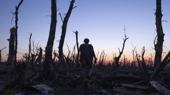 Кадр из фильма “2000 метров до Андреевки”