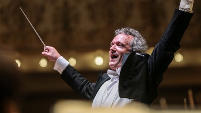 Дирижирует Луи Лангре. Фото - Courtesy of the Cincinnati Symphony Orchestra