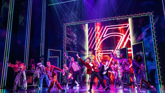 Сцена из спектакля “MJ The Musical”. Фото - Мэтью Мерфи