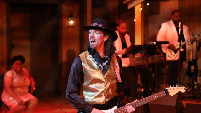 Сцена из спектакля “Голубое небо”. Фото - Алан Дэвис