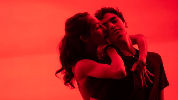 Сцена из спектакля “Кармен”. Фото - Кэролин Маккейб