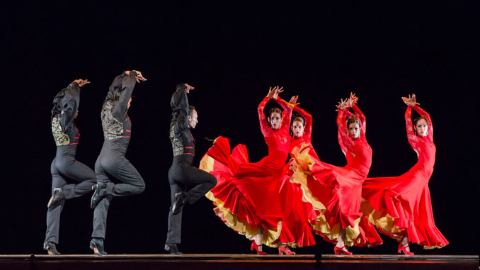 Сцена из спектакля Ensemble Español Spanish Dance Theater. Фото - Дин Пол