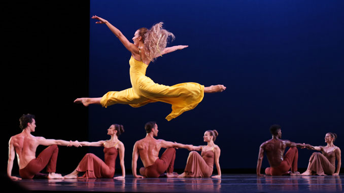 Сцена из спектакля Martha Graham Dance Company. Фото - Martha Graham Dance Company