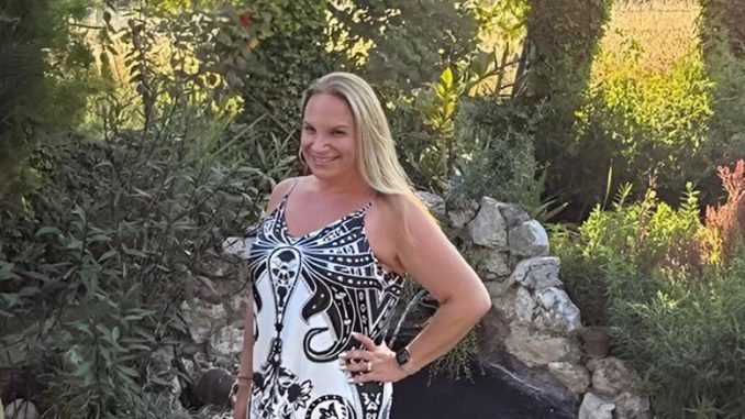 Татьяна Цикис — генеральный(и гениальный !) директор и душа Центра Forever Young. Там, где она — всегда солнце, порядок и лёгкость. С днём рождения, Таня, и пусть осень будет щедрой на радость! Фото: Т. Цикис