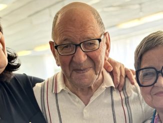 Слева направо: Нина Тебецаева, Натан Агурков и Светлана Пастернак — три ярких примера того, что золотая пора жизни начинается тогда, когда человек выбирает жить с душой, с теплом и с радостью. Фото: Л. Литас