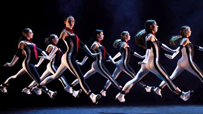 Сцена из спектакля Trinity Irish Dance Company. Фото - Челси Хой