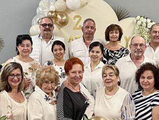 Коллектив Forever Young — люди, которые на протяжении 20 лет создают атмосферу заботы, тепла и вдохновения. Вместе мы отмечаем наш юбилей и продолжаем писать историю Центра. Фото: Т. Цикис