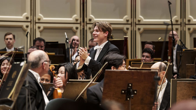 Клаус Мякеля. После концерта (Чикаго, 24 апреля 2025 года). Фото - Тодд Розенберг